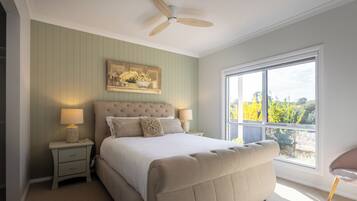 2 bedrooms, desk, iron/ironing board, WiFi