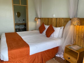Deluxe Single Room | Individually furnished, desk, laptop workspace, free WiFi - Acacia Wilderness Mweya (Mweya)