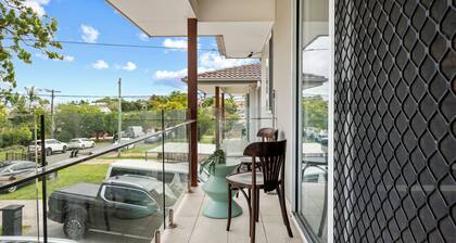 Cityside retreat by QEII&QSAC