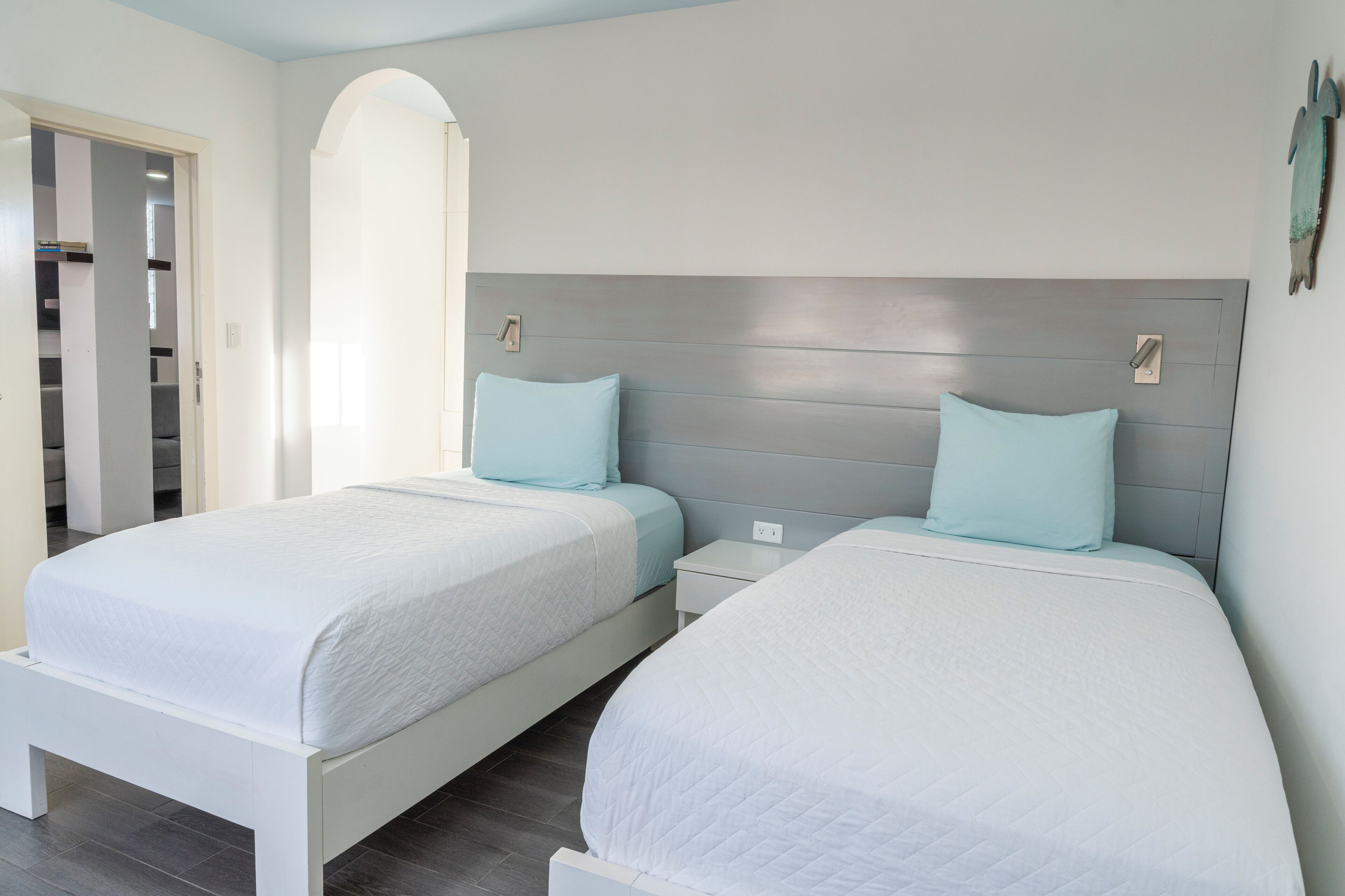 2 bedrooms, in-room safe, desk, WiFi