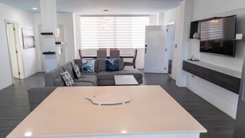 Smart TV, books, stereo