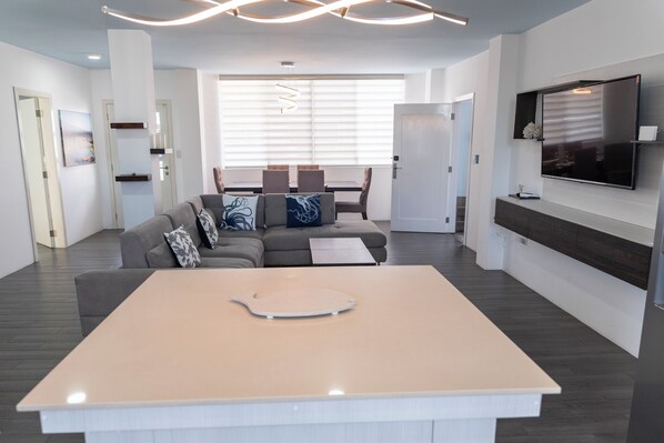 Smart TV, books, stereo