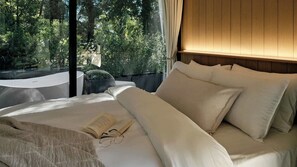 1 bedroom, bed sheets