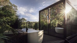 Property grounds - Luxury Mirror Home near Yarra Valley Wineries (Badger Creek)