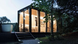 Exterior - Luxury Mirror Home near Yarra Valley Wineries (Badger Creek)