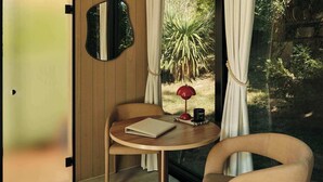 Dining - Luxury Mirror Home near Yarra Valley Wineries (Badger Creek)