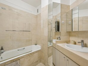 Douche, serviettes fournies