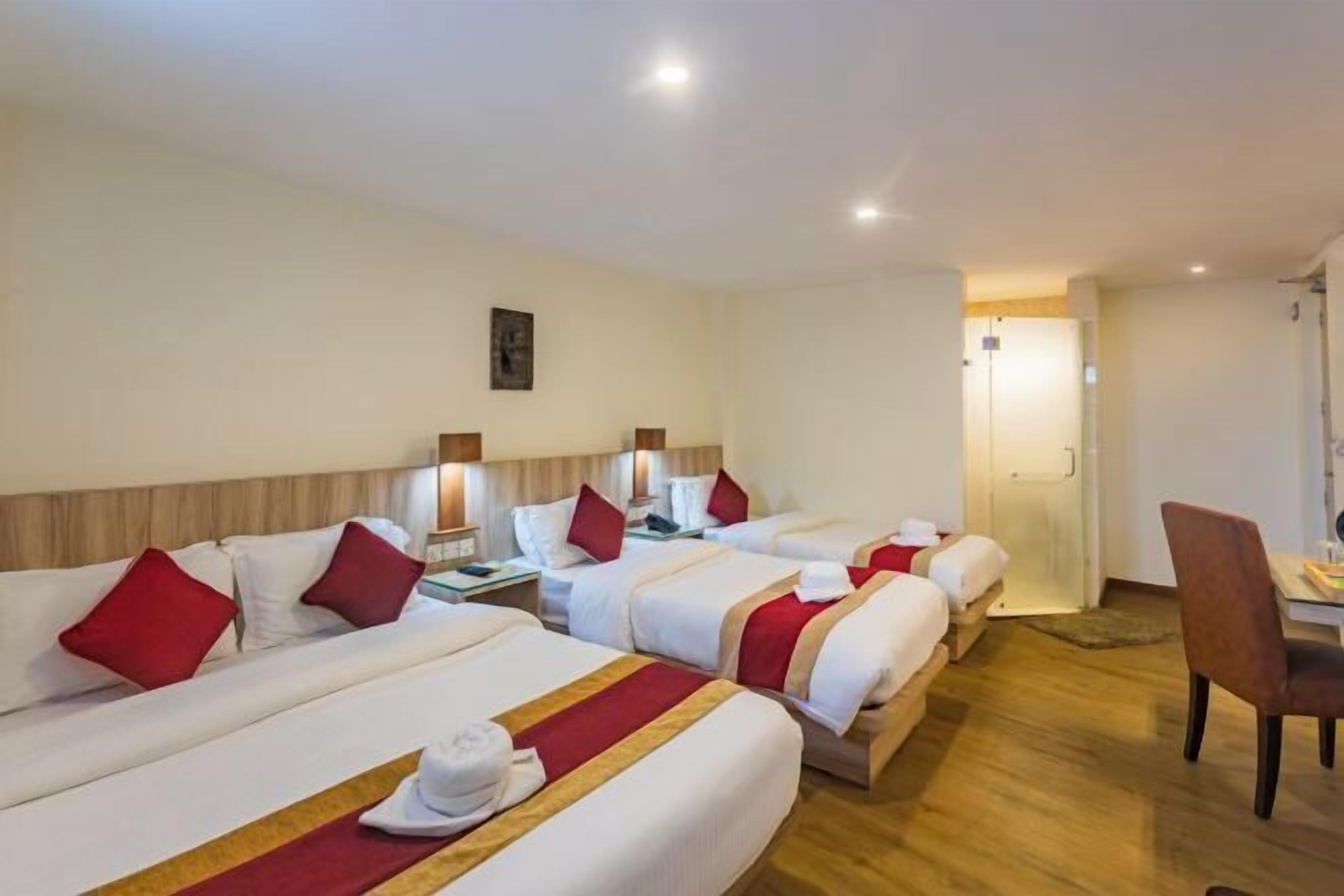 Cofres nos quartos, escrivaninha, espaço de trabalho para notebook