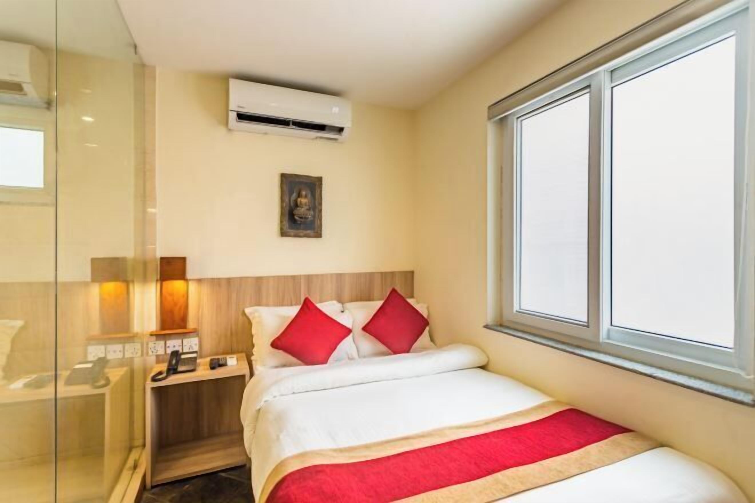 Cofres nos quartos, escrivaninha, espaço de trabalho para notebook