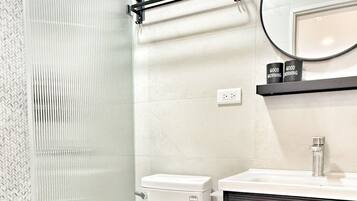 Shower, hair dryer, towels, shampoo