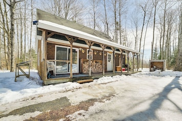 Goetzville Vacation Rental | 2BR | 1BA | 1,400 Sq Ft | 3 Steps to Enter
