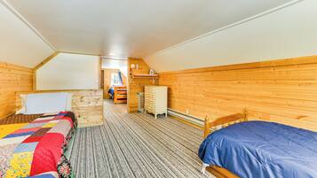 2 bedrooms, desk, iron/ironing board, WiFi