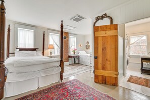 1 bedroom, desk, travel crib, WiFi