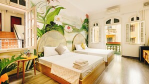 ห้องแฟมิลี่สำหรับสี่ท่าน, วิวสวน | โต๊ะทำงาน, พื้นที่ทำงานแบบใช้แล็ปท็อป, Wi-Fi ฟรี