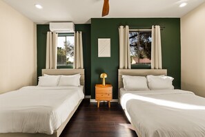 5 Schlafzimmer, Schreibtisch, Bügeleisen/Bügelbrett, kostenloses WLAN