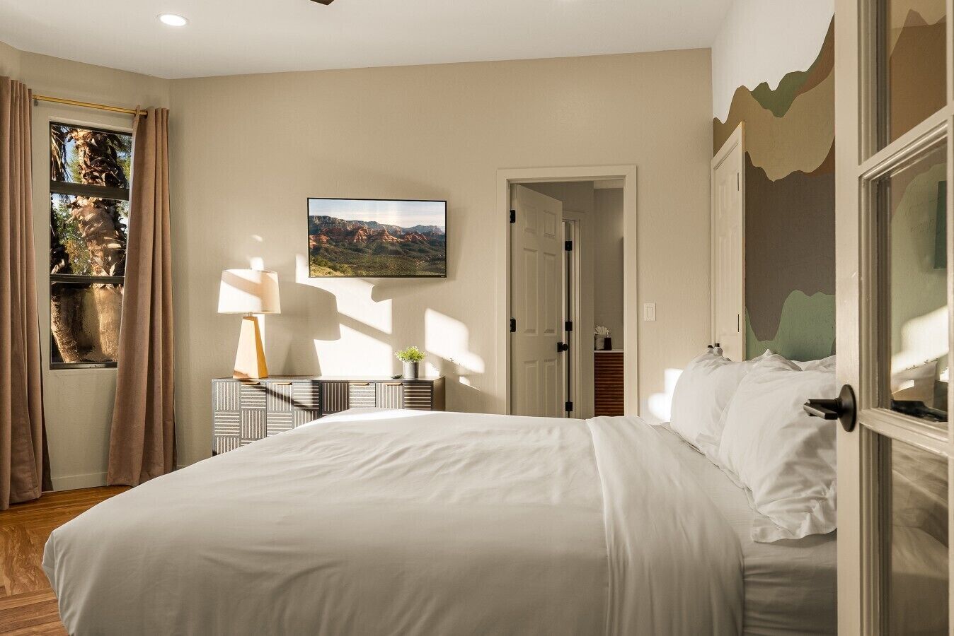 5 Schlafzimmer, Schreibtisch, Bügeleisen/Bügelbrett, kostenloses WLAN