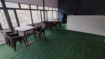 Double Room, Balcony, Mountain View | Living area