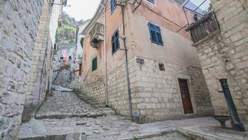 Studio (Studio Apartment) | Exterior