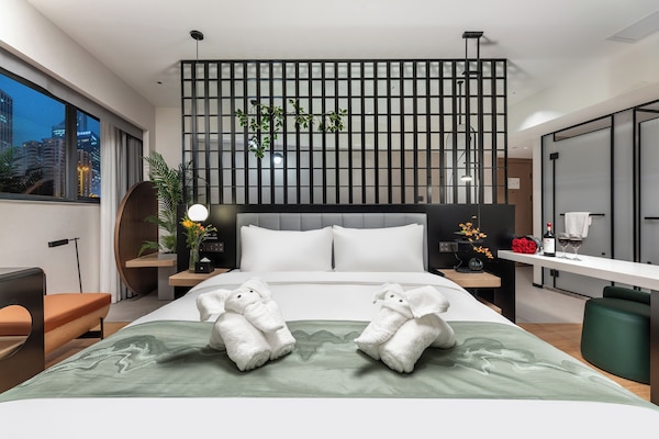 Luxury Double Room, City View | Free WiFi, bed sheets