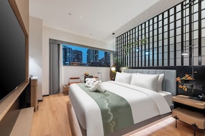 Luxury Double Room, City View | Down duvets, desk, laptop workspace, free WiFi - K.Space KaiShi hotel (Guangzhou)