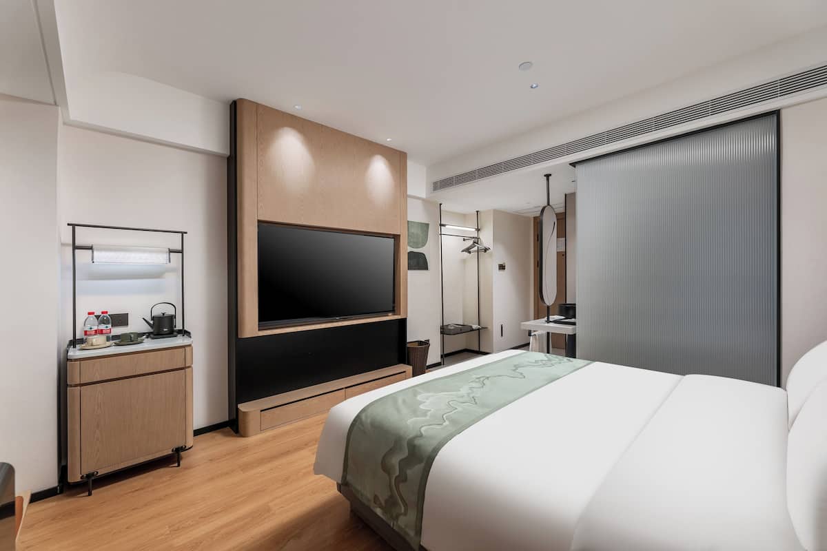 Standard-Doppelzimmer, Stadtblick | Kostenloses WLAN, Bettwäsche