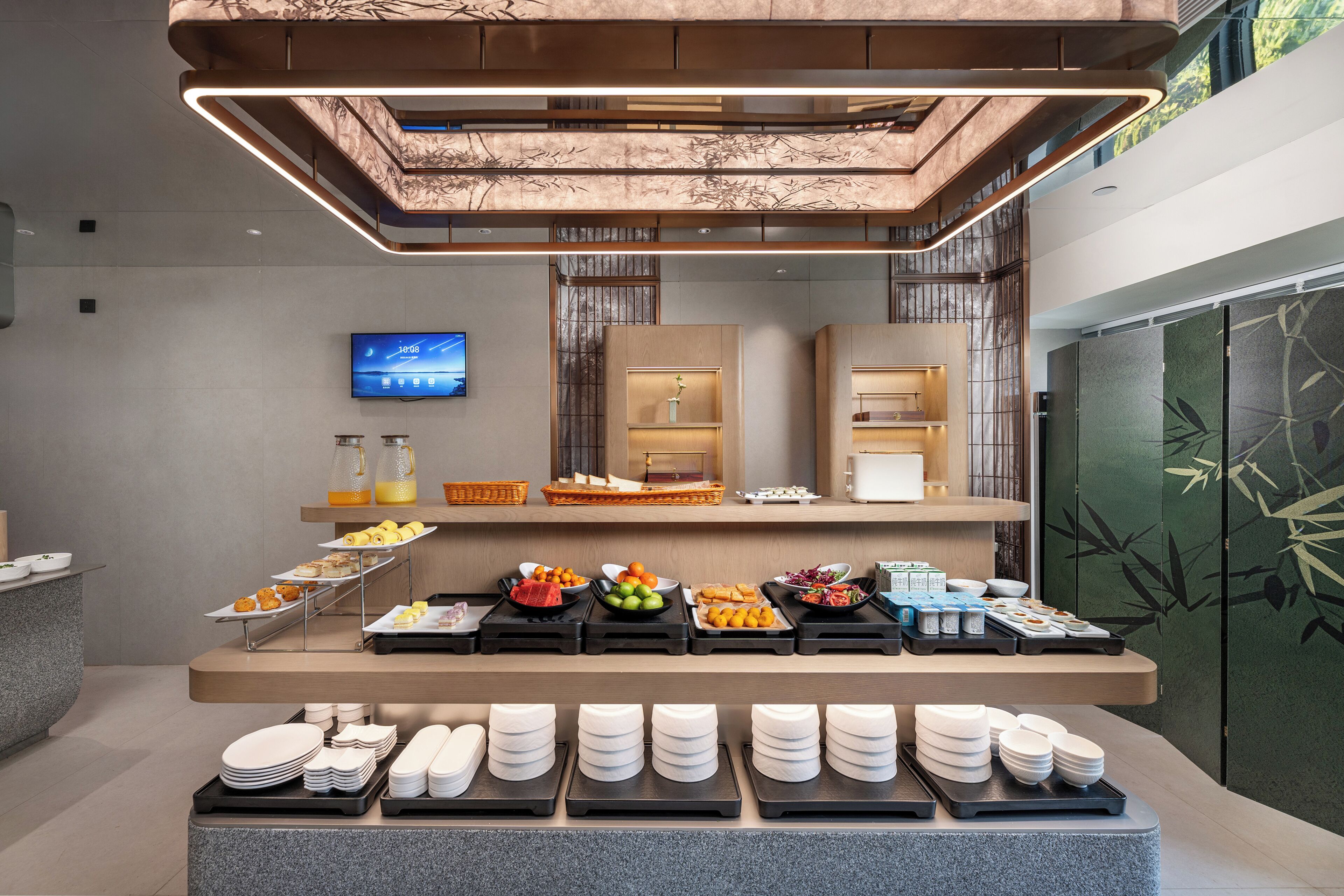 Daily self-service breakfast (CNY 38 per person)