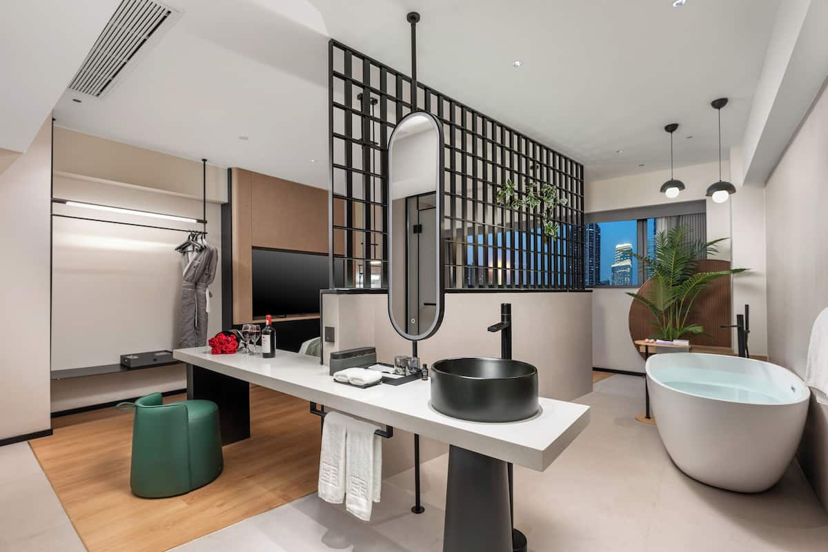 Luxury-Doppelzimmer, Stadtblick | Kostenloses WLAN, Bettwäsche