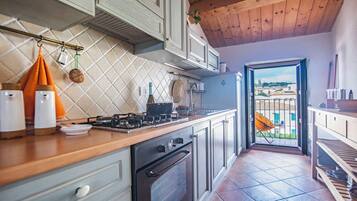 Family Studio (Una Mansarda Nell'isola) | Private kitchen