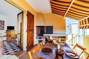 Standard-Penthouse, Mehrere Schlafzimmer, Meerseite (Coral House 2) | Speisen im Freien