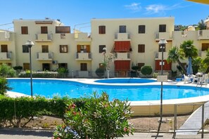 Penthouse Standard - flera sovrum - mot havet (Coral House 2) | Pool | En säsongsöppen utomhuspool