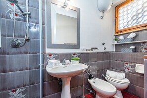 Standard-Penthouse, Mehrere Schlafzimmer, Meerseite (Coral House 2) | Badezimmer