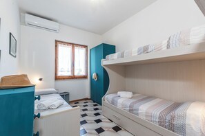 2 bedrooms, iron/ironing board, free WiFi, bed sheets - Coral House 2 (Alghero)