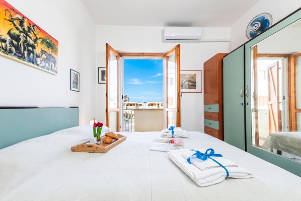 2 chambres, fer et planche à repasser, Wi-Fi gratuit, draps fournis
