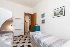 Penthouse Standard - flera sovrum - mot havet (Coral House 2) | 2 sovrum, strykjärn/strykbräda, gratis wi-fi och sängkläder