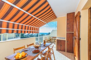 Outdoor dining - Coral House 2 (Alghero)