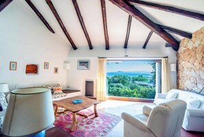 21-inch TV with cable channels, fireplace - Villa Sa Soliana (Golfo Aranci)