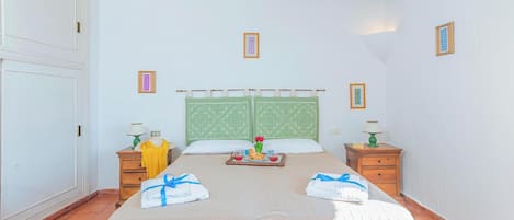 3 soverom, strykejern/-brett og sengetøy