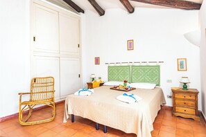 3 bedrooms, iron/ironing board, bed sheets