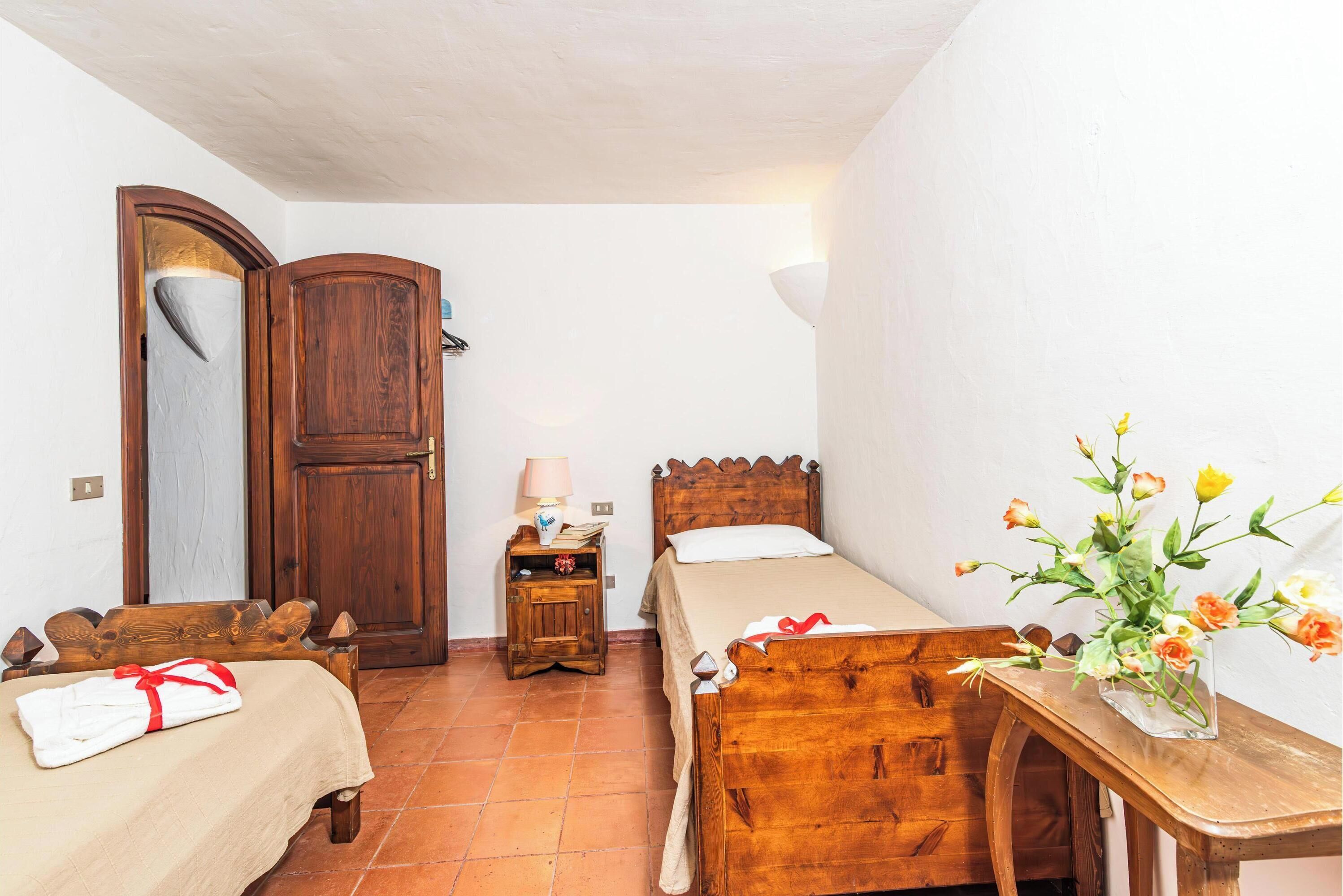 3 bedrooms, iron/ironing board, bed sheets