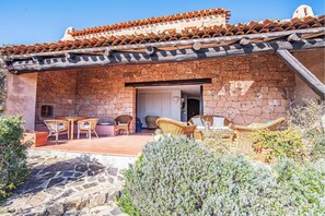 Family Villa, 3 Bedrooms, Fireplace (Villa Sa Soliana) | Outdoor dining - Villa Sa Soliana (Golfo Aranci)
