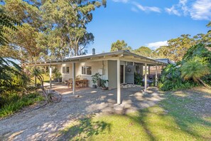 Exterior - Kanga Cottage - Pet friendly!
Two Peoples - Bay Stays (Kalgan)