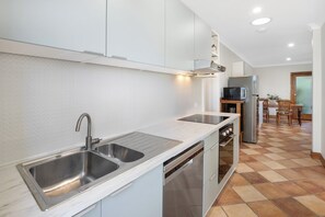 Private kitchen - Kanga Cottage - Pet friendly!
Two Peoples - Bay Stays (Kalgan)