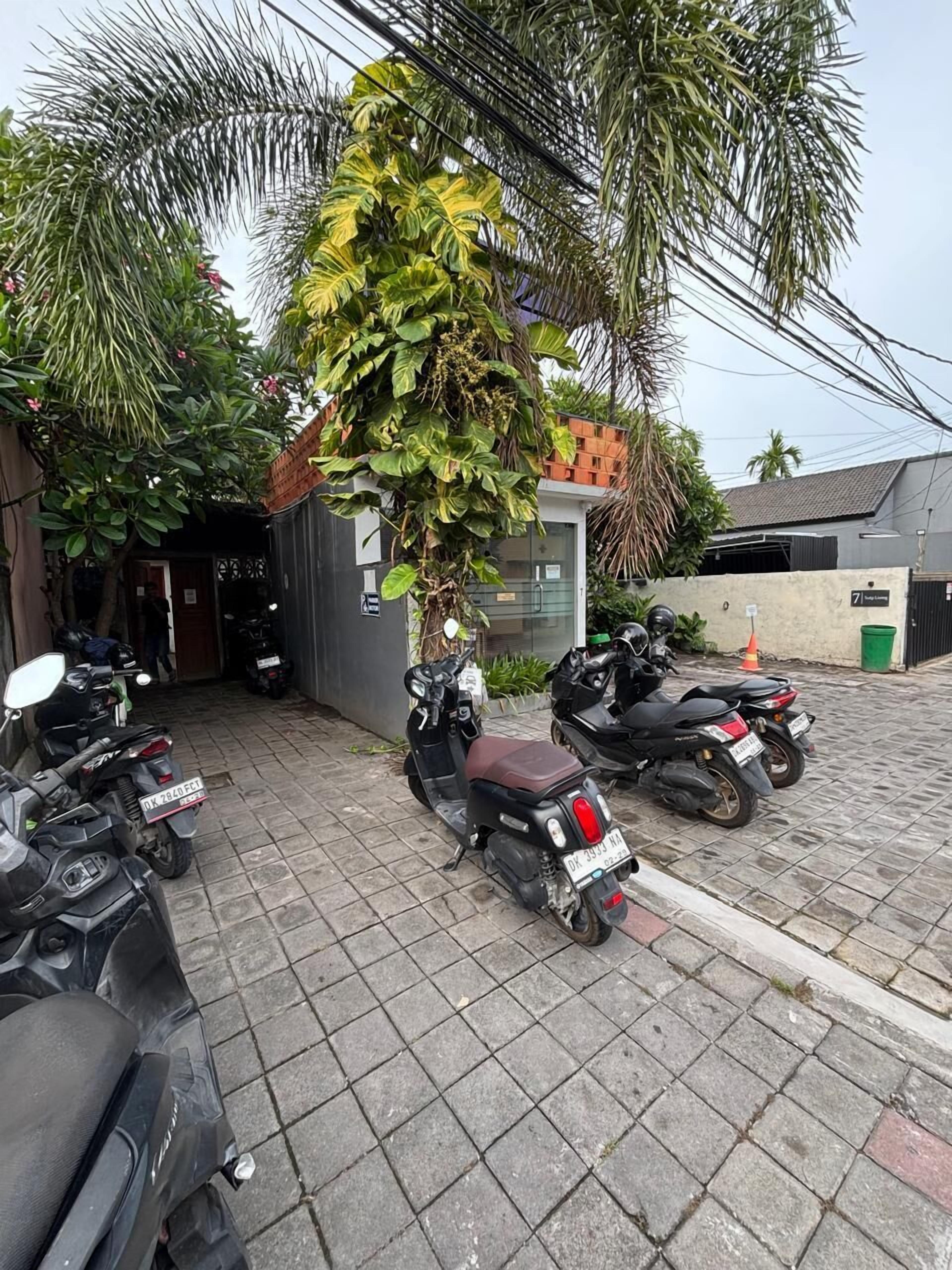 Parkir mandiri gratis