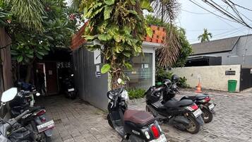 Parkir mandiri gratis