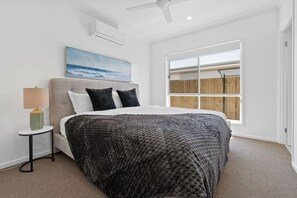 4 bedrooms, desk, iron/ironing board, WiFi