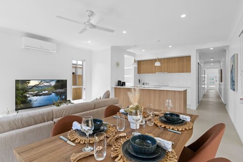 Secluded 4-Bed Retreat Mins to Beaches & Wineries