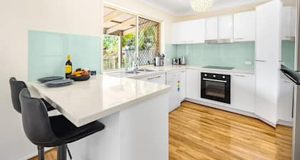 Ocean View From Balcony 5BR Home w/Pool @Redcliffe