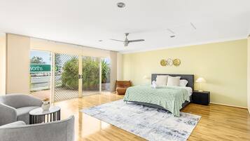 5 bedrooms, iron/ironing board, WiFi, bed sheets