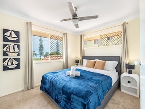 5 bedrooms, iron/ironing board, WiFi, bed sheets