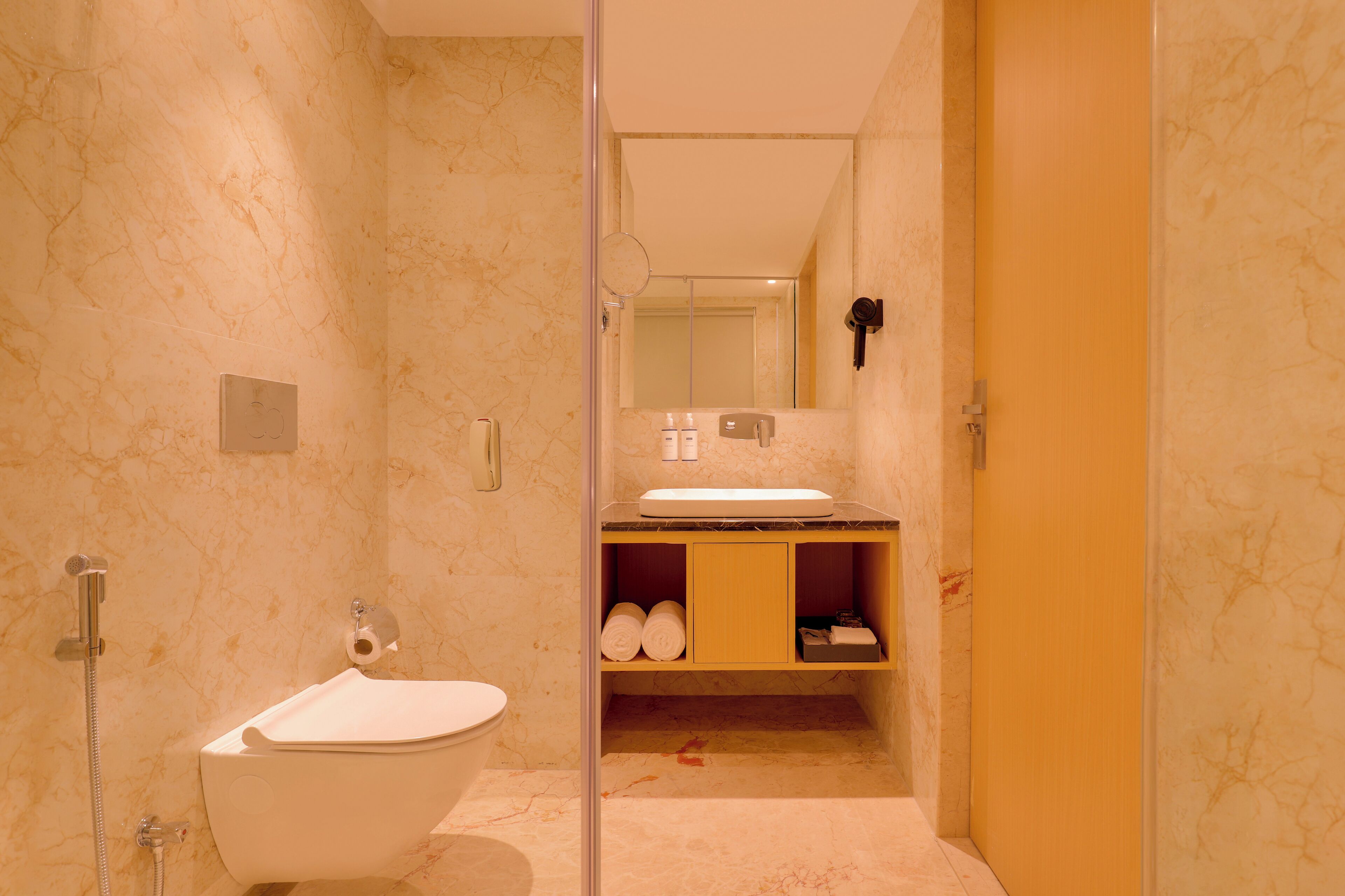 A bathroom with a bathtub, toilet, and a sink with a mirror above it.